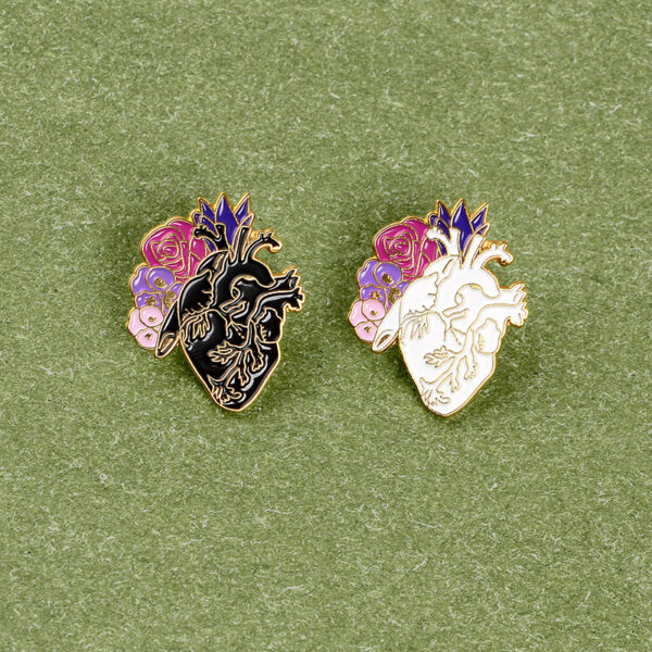 Women's Fashion Simple Heart-shaped Brooches
